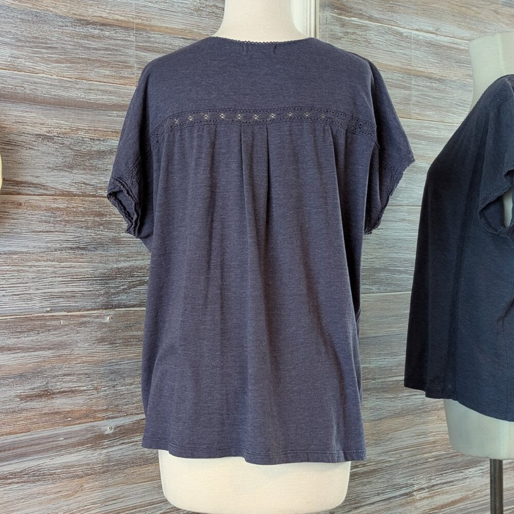 Thyme & Honey Short Sleeve Top with Lace Inset Detail Size Large Blue